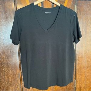Sold - Universal Standard V-neck shirt in black, size S/14-16